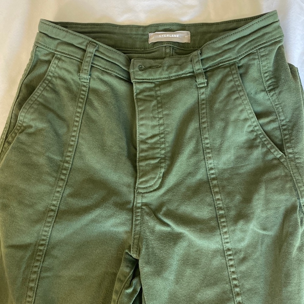 Everlane olive green straight leg cropped Jean with center stitch size 6R